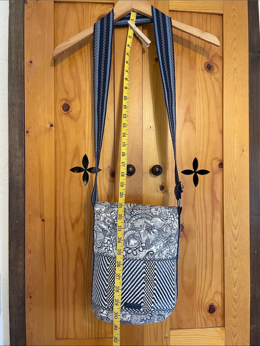 SakRoots blue patterned hobo bag